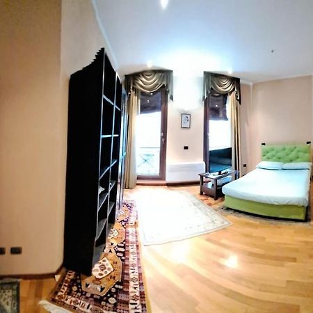 Live The History- A Due Passi Dal Castello Apartment Ferrara Bagian luar foto