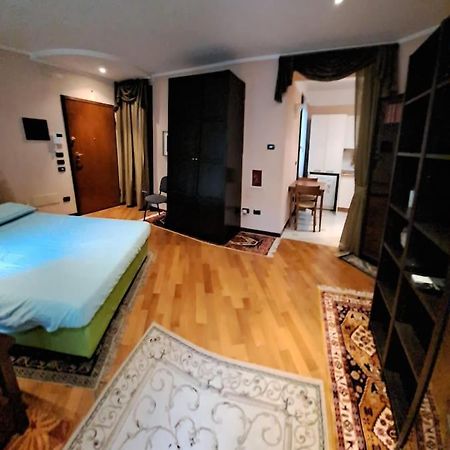 Live The History- A Due Passi Dal Castello Apartment Ferrara Bagian luar foto