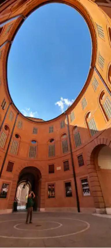 Live The History- A Due Passi Dal Castello Apartment Ferrara Bagian luar foto