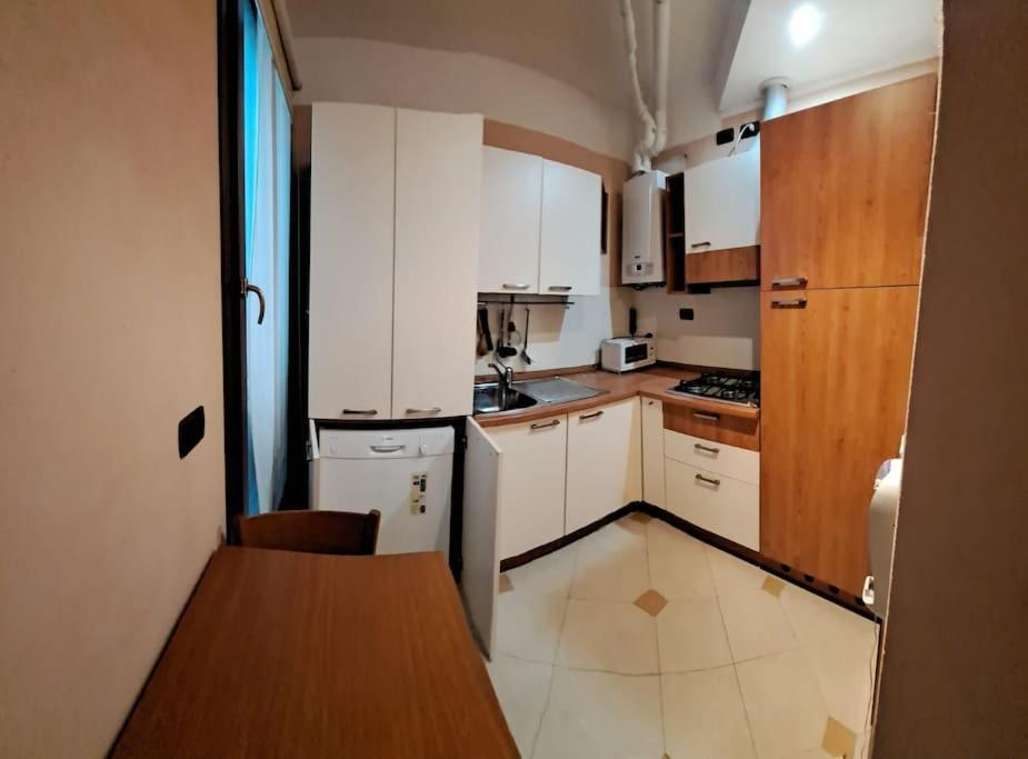 Live The History- A Due Passi Dal Castello Apartment Ferrara Bagian luar foto
